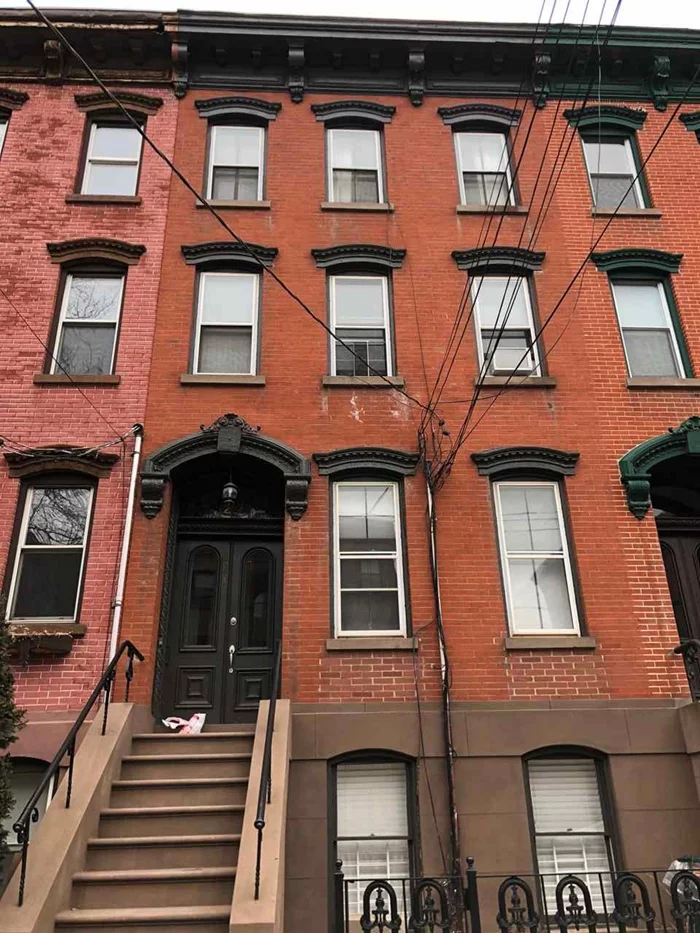 Spacious 1 bedroom with Alcove/office. Walk-in closet. Steps to Historic Hamilton Park, local bars, restaurants and Downtown shopping. 10 minute walk to Grove or Newport Path Train. Hardwood floors & exposed brick.