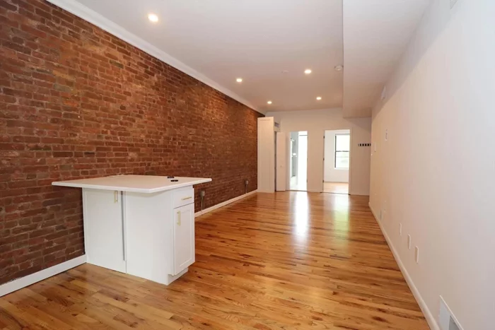 Bright 2 bed / 1 bath apartment with in-unit washer/dryer, central air conditioning, MW and DW. Exposed brick details in main living area. Just a short distance to PATH Stations and Hamilton Park. Available July 1st. Ask for the virtual tour!