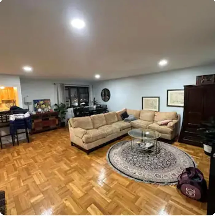 Massive 1BR 1BA with a dining alcove and open kitchen concept. Apartment features: -Hard wood floors -Water included in rent -Tons of light -ample closet space - Internet Buildings features: -Elevator -Washer, dryer in building -Mailroom -Outdoor pool Just a short distance from the train station Waking distance from bars, restaurants and supermarkets!