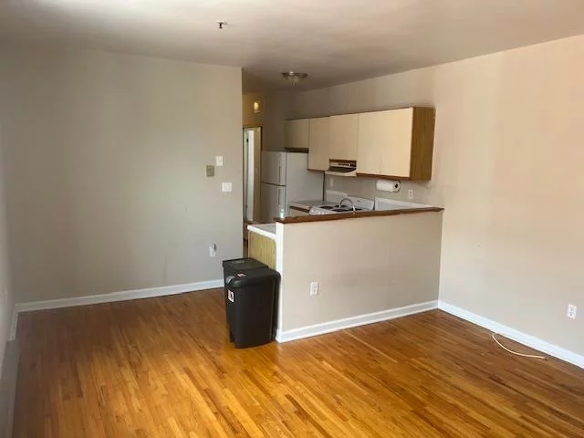 5th and Monroe 2 bedroom-1 bath in midtown Hoboken. Hardwood floors thru-out. Nice open kitchen with dishwasher. Plenty of closet space. Ceiling fans. Laundry in the building. 4th floor walk up. Located very close to local shops, supermarket, and Hoboken Lite-Rail station.