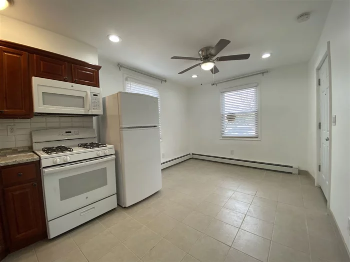 Recently renovated that is a 2BR/1BA but better used as a 1BR+ in JC Heights steps away from the Light Rail! 1st floor unit featuring beautiful hardwood floors, a new kitchen and bath, and flooded with tons of natural light. Available 8/1