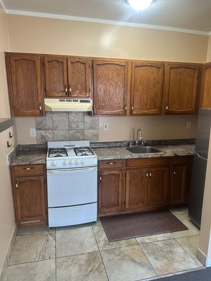 Ready for immediate occupancy, this is a move in ready 2 bedroom 1 bath apartment. Outstanding location in the heart of Downtown Jersey City. Newer bathroom, good size kitchen and Private Backyard perfect for hosting. Short walk to Grove St PATH and all the restaurants and nightlife downtown.