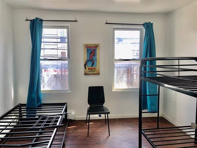 This unit is a 2bed/1bath apartment located at 435 Monmouth St. Downtown Jersey City, 07302. close to Hamilton Park, just under a 10 minute walk to the Grove St. PATH station. all utilities are separate. Pets allowed. a true 2 bedroom in a great location for CHEAP! Take advantage of low rents now ! RENT $1900 1 month Security deposit. Available move-in date ASAP