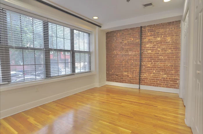 Charming 3bed/2bath in Hoboken. Hardwood floors throughout, high ceilings, big bedrooms. Washer & Dryer in unit. Perfect for shares. Close to restaurants, shopping, parks, bus to NYC, close to lightrail and PATH. Available ASAP. Please note, as of August 1 the state of New Jersey requires by law, that a tenant agency agreement and CIS form be signed prior to all showings by all potential tenants.