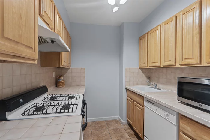 Welcome to 6050 Blvd East. A NYC's commuters dream! This studio apartment is conveniently located close to major shopping areas, bus, parks, schools, and the path. Book an appointment today for a tour.