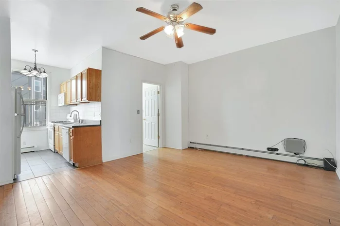 Spacious 1000 Sq ft 2 bedroom + Den with large conveniently located in a vibrant part of Jersey City, Easy access to a variety of dining, shopping, and entertainment options. Plus, commuting is a breeze with convenient transportation options nearby.