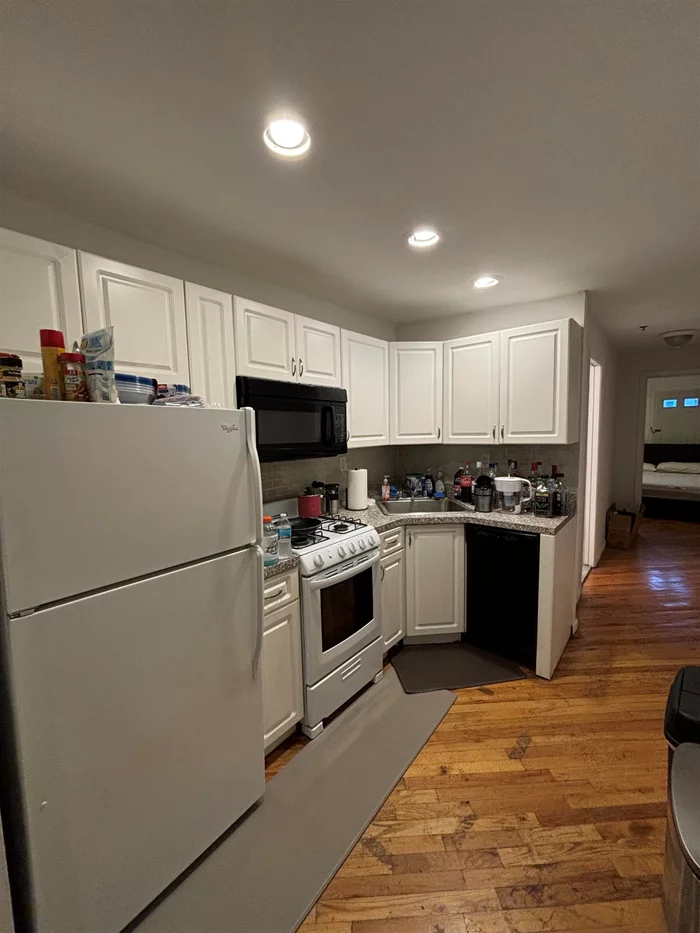 3 bed/2 bath in trendy downtown Hoboken. Walk into hardwood floors spread throughout the apartment's with a large bedroom and living space with tons of nature light. Unit also has private backyard patio! Building is pet friendly (with fee) and has washer/dryer. Large dogs ok! Available 10/1.