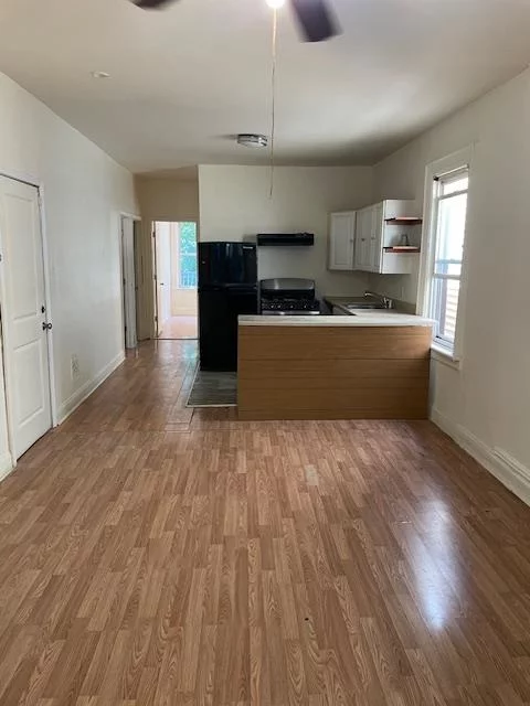 3 bedroom plus den (or 4th bedroom) apartment located in the heart of Greenville. Close to shops, local transportation, parks, library, and much more! Cats okay with landlord approval, unit available now. Unit also comes with a large private deck with an included grill! Reach out today to inquire.