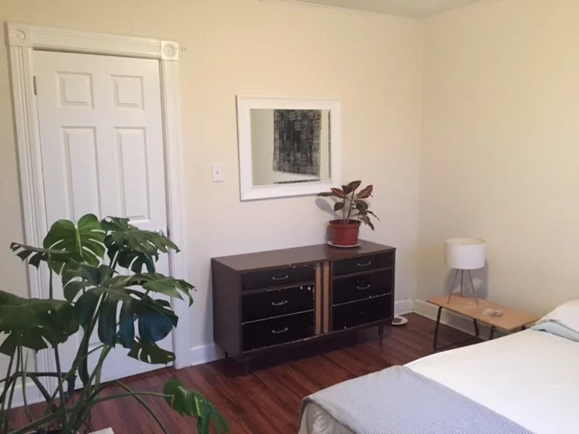 Granite countertop, tile floor and one large bedroom with walk- in closet. Half a block from buses to New York. In the best area of Union City. Near parks and reservoir .  Living Room and Bedroom is on the separate side of the eat-in kitchen. Apartment is small. Fit 1 to 2 person the most.