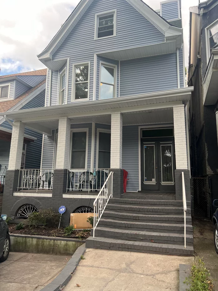 Great location between Kennedy Blvd and West Side Ave. Fully renovated apartment with new paint new bathroom and kitchen. Close to shopping areas schools and transportation close to light rail andpathstation.