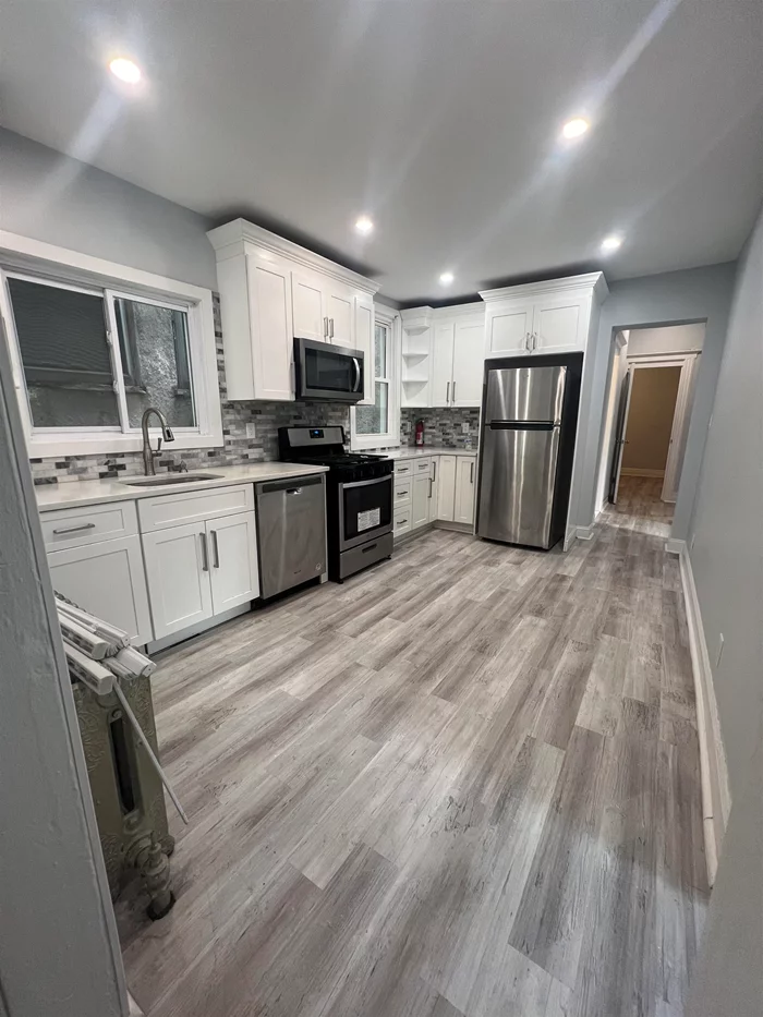 Great location between Kennedy Blvd and West Side Ave. Fully renovated apartment with new paint new bathroom and kitchen. Close to shopping areas schools and transportation close to light rail andpathstation.