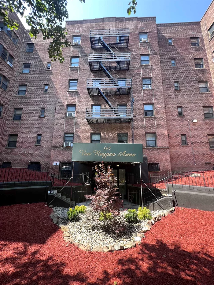 Welcome to the heart of Journal Square with this commuter's delight! This studio apartment offers an open layout with hardwood floors, new kitchenette and stove! Layout allows for many options to fit your lifestyle in addition to having three large closets! Elevator building with washer/dryer on Ground floor! Located on a quiet one way block just 7 minutes to the train, what more can you ask for? A slice of Manhattan living without the Manhattan price!