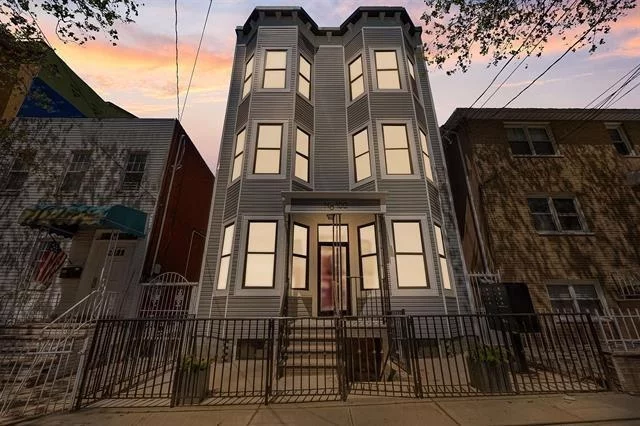 Modern 2 Bedroom Apartment in Jersey City Heights , Washer and Dryer in apartment .Stainless steel appliances. Storage in Basement included. Can Also use the back yard , Central Air and heat. Close to Kennedy Blvd, transportation, school and park. Tenant responsible for utilities.