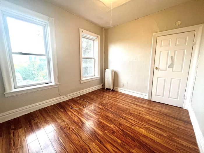 1 Bed 1 Bath in the Jersey City Downtown! This beautiful apartment features appliances, gas stove and refrigerator. Only a few blocks away from the train and buses. Schedule your tour today! Pets upon approval.  High Ceilings Hardwood Floors Intercom Natural Light in Living Area Eat In Kitchen Appliances