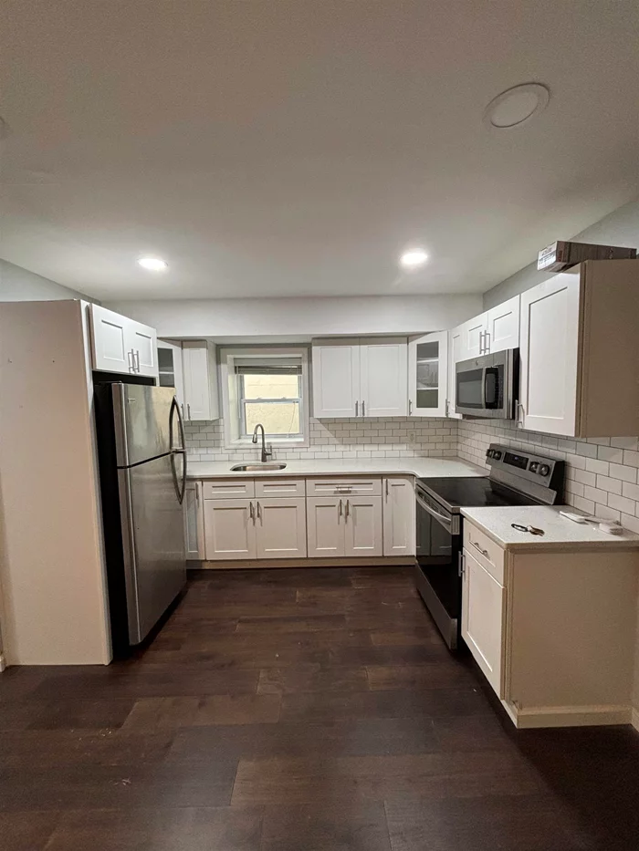 Modern 1BD/1BA unit with central AC in West New York! Newer construction with high end finishes and good sized bedroom. Hardwood floors, open kitchen with lots of white cabinets, stainless steel appliances, in-unit washer/dryer. Easy commute to NYC via Kennedy Blvd and Bergenline Ave. Available ASAP!