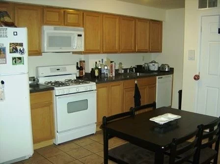 Large 1200 sf 2 bed 2 bath unit with balcony in elevator building. Parking is available for additional $275 per month Large bedrooms, closets, living room. OWNER IS A LICENSED REAL ESTATE AGENT.