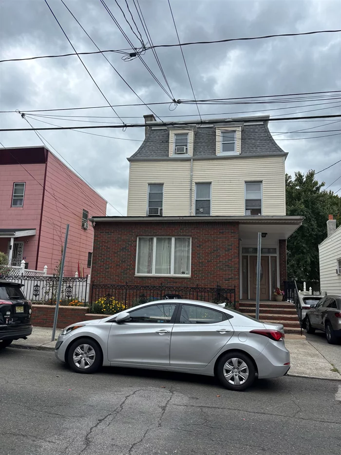 Renovated 2 bedroom with Livingroom 1 bathroom, lots of lights on the 3rd floor heat & hot water included tenant pays for cooking & electric Located near transportation, trains, buses, schools, shopping area , recreational parks & NJ City University.