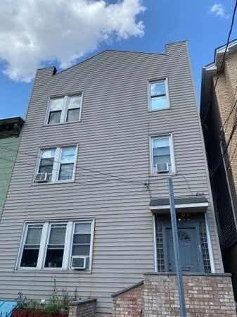 OWNER IS AN ACTIVELY LICENSED NJ REAL ESTATE BROKER. 2 BEDROOM APT WITH HEAT AND HOT WATER INCLUDED IN RENT. STEPS TO CENTRAL AVE SHOPPING DISTRICT. WONT LAST.