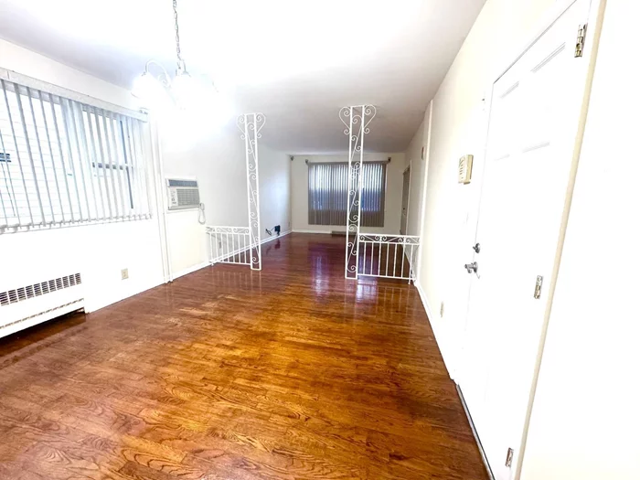 GREAT LOCATION . FULL RENOVETED . 3 BEDROOMS AND 1 BATHROOM. Easy commute to down town JC, Hoboken and NEW YORK via Danforth Ave light rail and express buses.