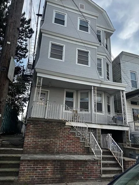 One bedroom apartment located in a multi-family home. First floor unit. Coin-operated washer/dryer is in the basement. On-street parking. Cozy unit with plenty of sunlight, hardwood floors. Schedule your showing today - this won't last!