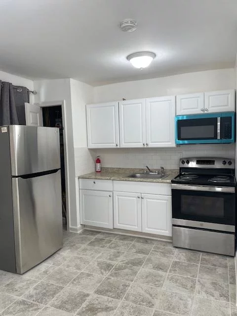 Renovated one bedroom apartment located right in the heart of Journal Square. In close proximity to some of the best shops & restaurants Jersey City has to offer, as well as the JSQ PATH station, local transportation, and just a stones throw away from the Downtown Jersey City area. Available now, and pets okay with landlord approval.