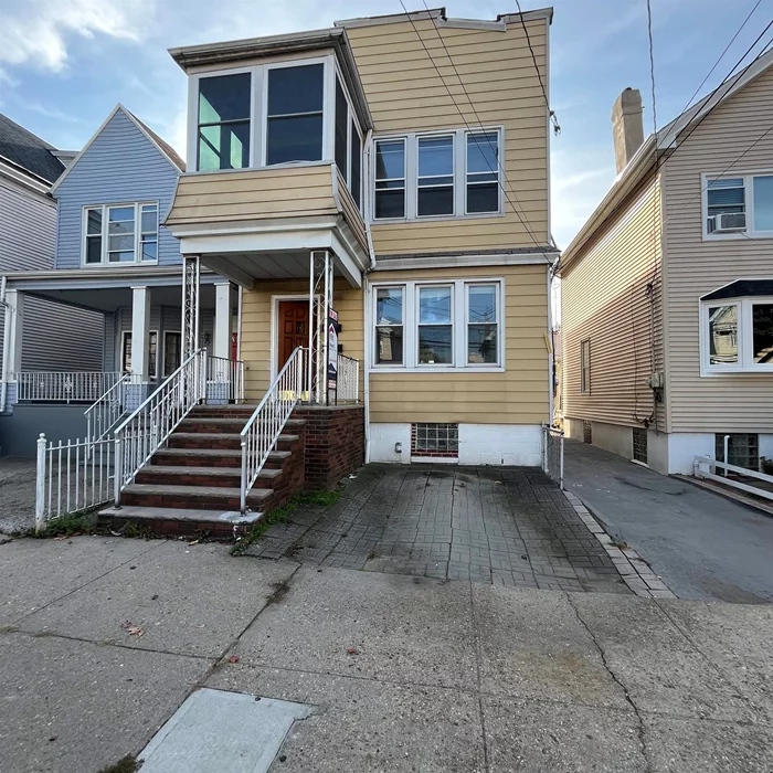 Nice 4 bedroom apartment in good area of jersey city . presents a beautiful kitchen new floors nicely tiled bathroom, . a lot of windows , 2nd access to street .rent include car parking