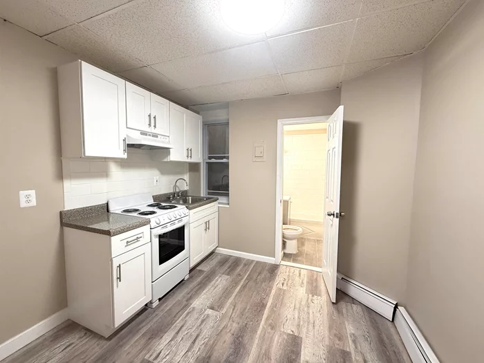 This newly updated 1B1B apartment is in an ideal location, just a minute's walk from the bus station and close to shops and restaurants, making it perfect for those who value convenience. Rent includes heat, as well as hot and cold water, and pets are welcome. The unit is available for move-in starting December 1st, so don't hesitate to reach out and schedule a viewing.