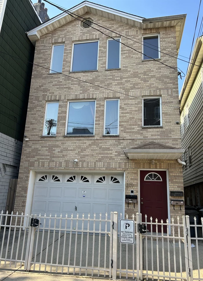 LOVELY FRESHLY PAINTED 3 BEDROOMS 2 FULL BATH. MASTER BATH WITH JACUZZI. IN JERSEY CITY HEIGHTS SECTION. CLOSE TO NYC BUS STOP AND CONGRESS ST LIGHT RAIL STATION. AVAILABLE NOW.