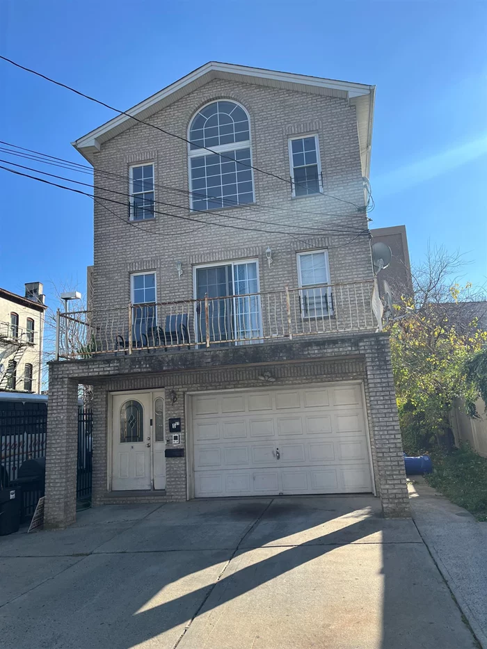 Spacious 3 bedroom 2 bath apartment, with lots of sun lights . Enjoy the open layout in the living room, dining room & kitchen, great for entertaining. Great location, close to public transportation, school, shopping and much more. Available now!!!!