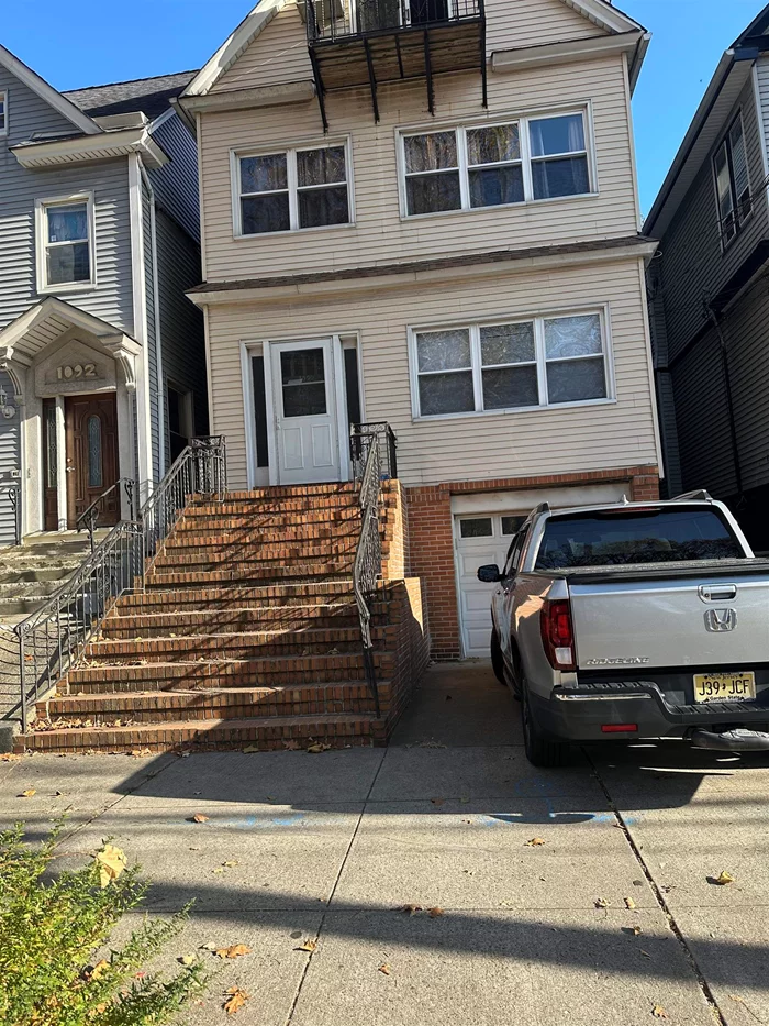 One bedroom apartment in an ideal location for commuting to NYC. Bus on the corner of 47th. Light rail is 4 blocks away. Directly across the street from Hudson County Park. The bedroom can accommodate a king size bed and dressers. Coin operated washer/dryer in basement.