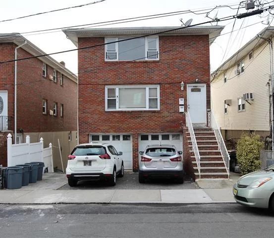 This charming 3-bedroom, 1-bathroom home features hardwood floors, equal sized bedrooms, and one parking space. Newly renovated apartment also offers in-unit washer/ dryer. Additional storage available and shared back yard. Pets are considered case by case. Move-in ready and perfect for comfortable living!