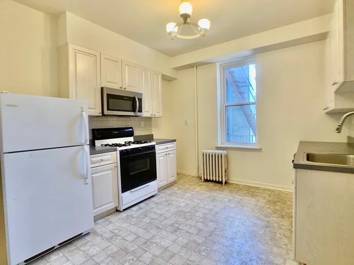 AVAIL 3/1/25 -- 1 Bed 1 Bath in Prime Location. Unit features hardwood floors and dishwasher. Washer/Dryer in building. Heat & Hot Water included in rent! Amazing location to NYC transportation and Washington Street.