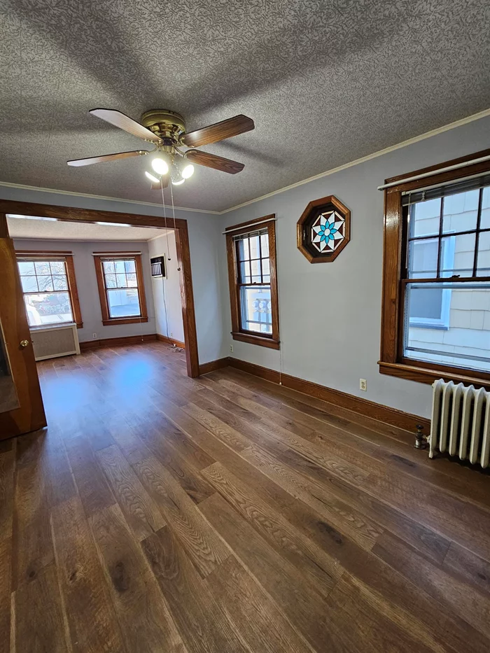 This spacious 2 bedroom apartment is located one block away from Woodland Ave. which offers quick access to shopping, public transportation, schools, places of worship and parks. Come take a look at this wonderful opportunity in vibrant Kearney! Parking available.