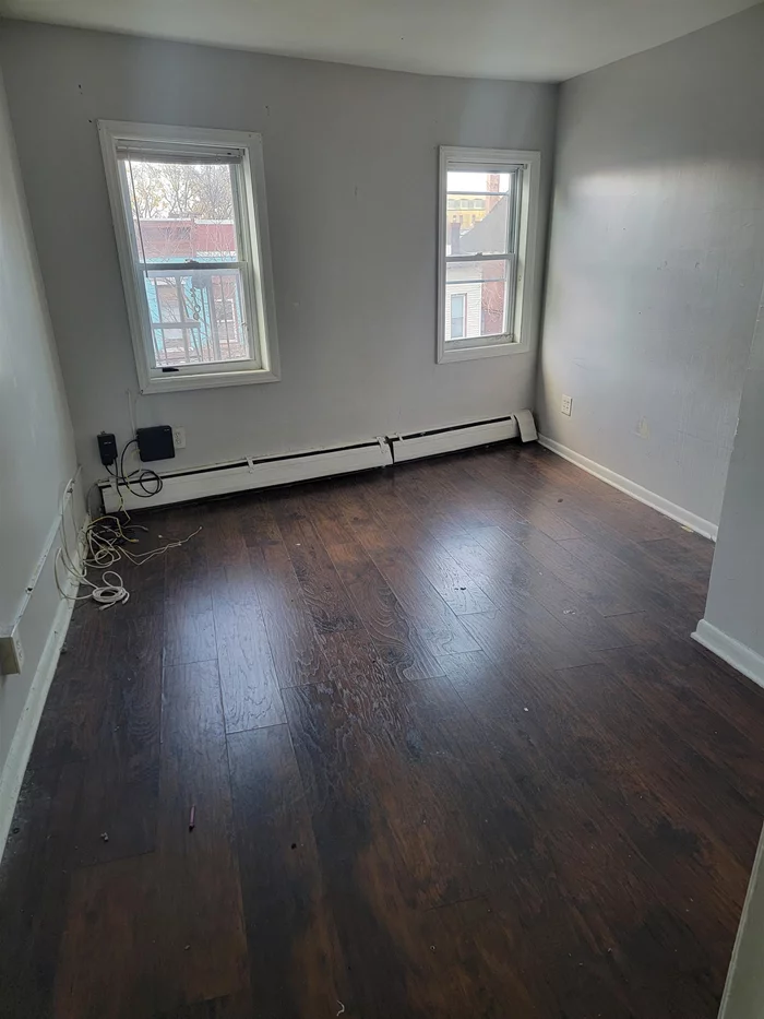 WELCOME TO THIS MOVE IN READY ONE BEDROOM APARTMENT ON BUSY OCEAN AVENUE CLOSE TO PUBLIC TRANSPORTATION, CHURCHES AND SCHOOLS CALL AMIN AT 201-920-6155 FOR SHOWINGS