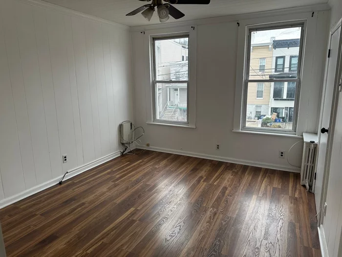 Commuters delight! This 1 bed 1 bath + den has newer kitchen and bath. Heat HW included in rent and the apartment offers plenty of natural light. A short walk to Congress St light rail, bus to NYC at the corner. Close to Hoboken, all restaurants, schools and the farmers market.