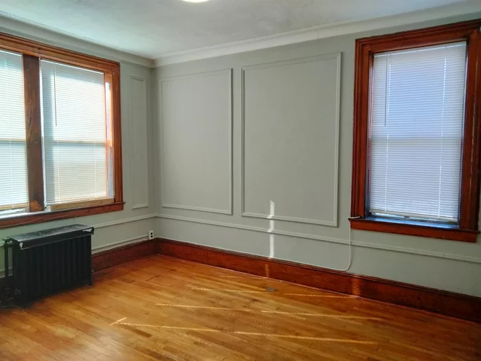 ***GREAT DEAL***MUST SEE***One bedroom, one bathroom in the heart of Jersey City Heights! Perfect starter apartment with a great layout, hardwood floors and high ceilings. Pix are of similar unit in the bldg.