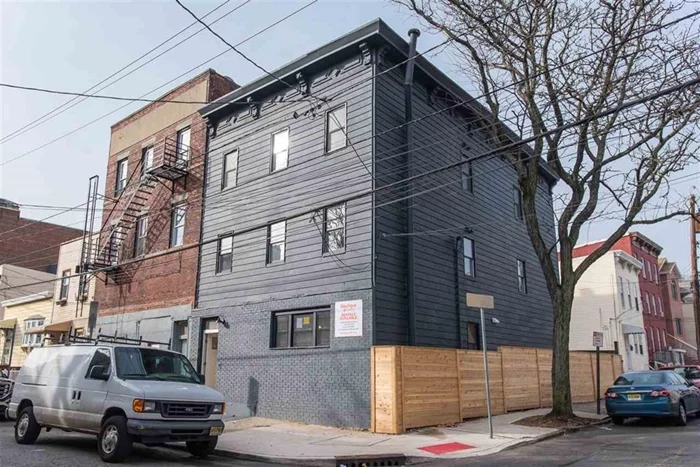 Beautiful 2B/2B apartment locates in the heart of the JC heights. Hardwood floors throughout, equipped with modern appliances. Common washer/dryer available on 1st floor, shared yard, blocks away from Palisade Ave, shopping, restaurants, and public transportation.