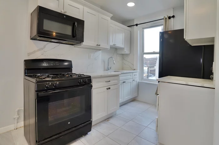 Conveniently located 1 bed 1 bath in the Mcginely Square section of Journal square. Recently renovated with wall AC/Hot air units. Close to all that journal square has to offer including easy transportation to New York by either bus or a 15 minute walk to the journal square path.