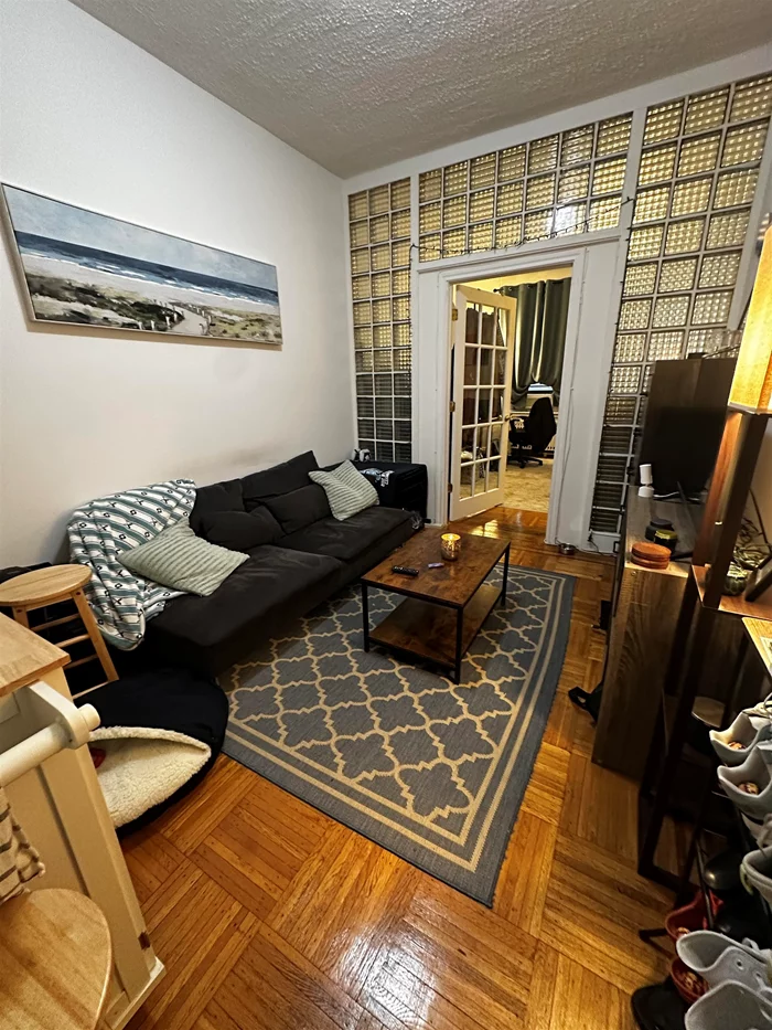 1 bed/1 bath in trendy downtown Hoboken. Walk into hardwood floors spread throughout the apartment with a large bedroom and living space with tons of natural light. Building has a washer/dryer in the basement. Available 2/1!