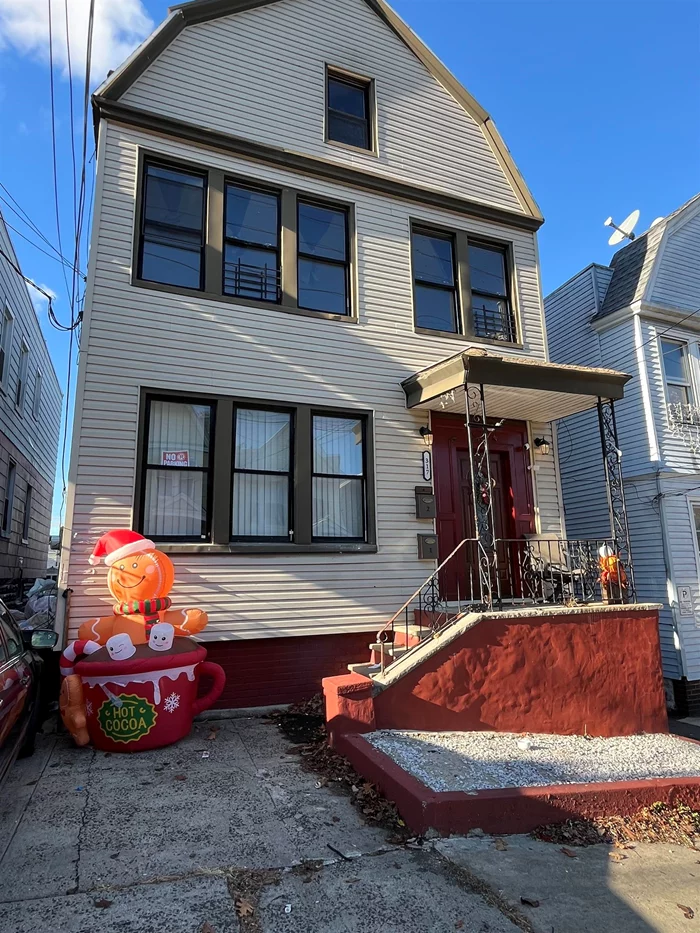 Freshly painted 2 1/2-bedroom apartment located on the Western Slope of Jersey City Heights. Close to all major highways. High ceiling, spacious rooms, tenants pay all utilities,  and one-month security. For all appointment requests contact Shannon. Vacant and easy to show.