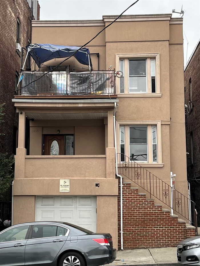 Beautiful 3 bed/1 bath apartment in the heart of West New York! Newly renovated bathroom and kitchen with stainless steel appliances. Hardwood floors throughout and conveniently located near transit and shops.