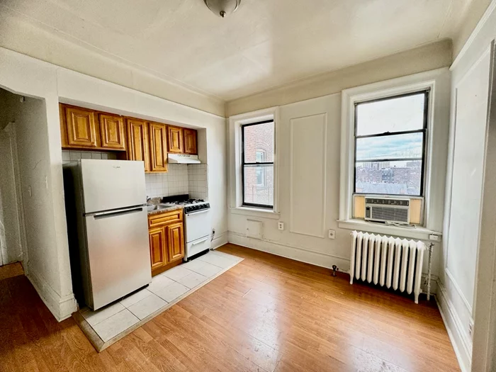 1 bed 1 bath in JSQ. HEAT AND HOT WATER IS INCLUDED IN RENT. Walking distance to the path! Welcome to this cozy apartment located on the 5th floor walk up. Lots of natural lighting shining throughout the whole apartment. Enjoy the perks of having a variety of closet space. Laundry in building!