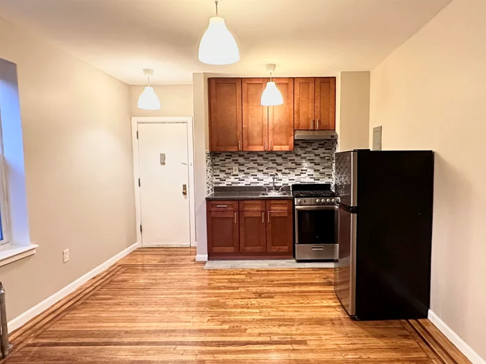 This cozy 1B1B apartment is just a short walk from the Journal Square PATH station, making it ideal for commuters. It features hardwood floors throughout, a gas stove, and new pendant lights. Rent includes heat and hot water, and there's a shared laundry room in the building. This apartment is available for 2/1/25 move-in!