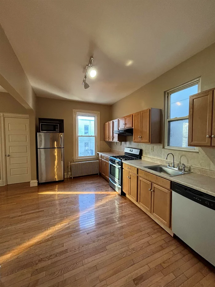 Large 2 bedroom plus den/small 3rd bedroom available located on one of the most coveted streets in Weehawken. Unit features an open kitchen with quartz countertop, tile, and backsplash and dining area, spacious living room, hardwood floors, and high ceilings. Washer and dryer in unit. Quick bus ride into midtown NYC. Available ASAP!