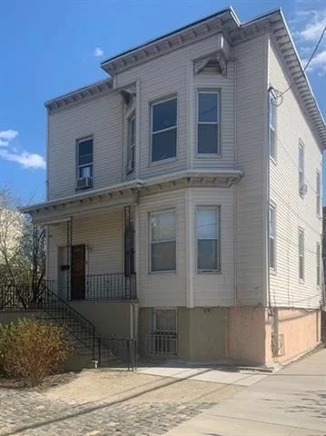 This 2 bedroom 1 bath for rent in Hoboken overlooks a beautiful city park. Unit has nice sized rooms and living area. Bus, Light Rail, and PATH just a short distance away.