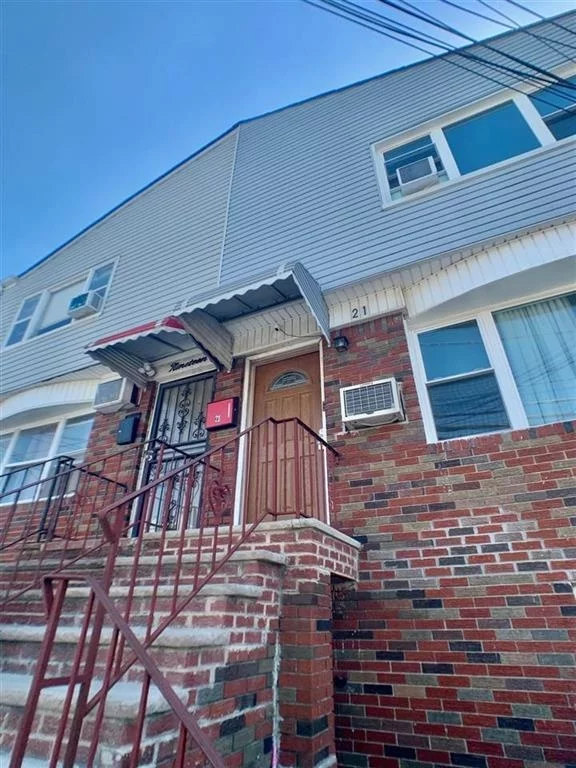 PARTIALLY FURNISHED!! CAN BE USED AS 3B/R OR 2B/R WITH DINING ROOM. ROOMMATE FRIENDLY OR GREAT FAMILY HOME. SHOPPING & TRANSPORTATION FRIENDLY!!! THIS HOME IS THE DEFINITION OF VALUE!!!!!!