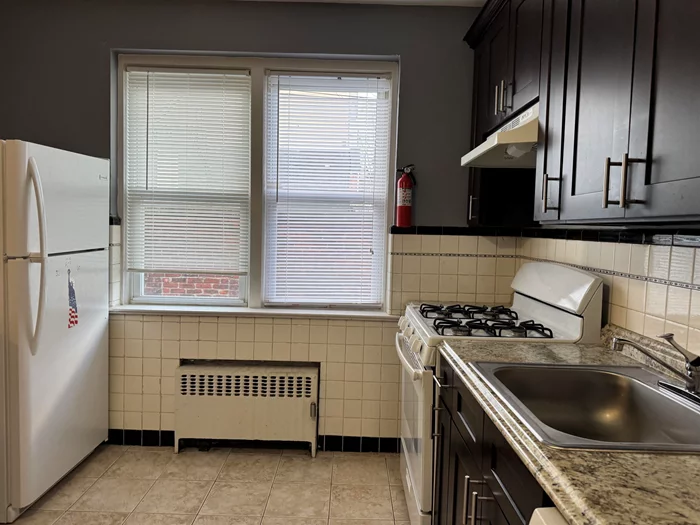 Welcome to this freshly painted 2 bedroom apartment on the Belleville/ Nutley boarder! Apartment located on the second floor with spacious bedrooms, full bath, eat in kitchen and living area. Apartment includes one designated parking spot. pets maybe considered. Window A/C. Radiator heat