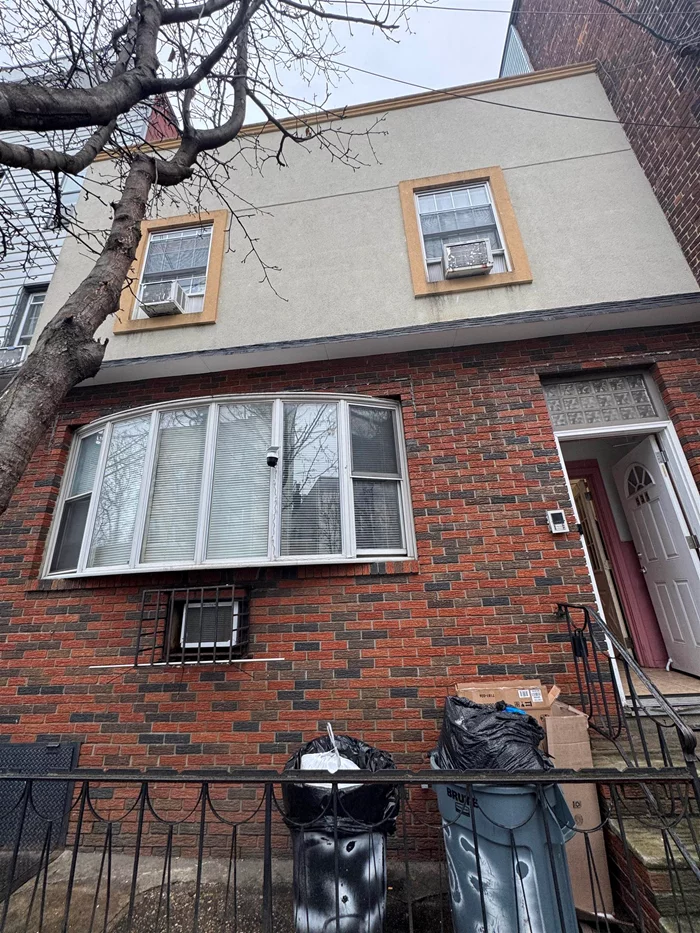 Nice and cozy 1BR/1BA in Union City. Recently updated 1st floor unit on the backside of building. Large closet that can also be used as an office/den. Close to all shops, NYC public transportation & 3 blocks to Palisade Avenue. Available now!