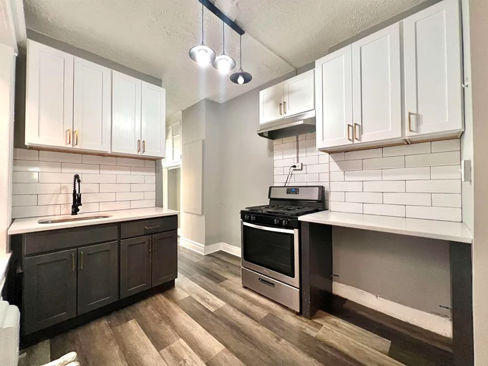 2 Bed 1 Bath in the Jersey City JSQ! THIS APARTMENT is a 2 decent size bedroom with kitchen, full bathroom. Stainless steel appliances will be provided. laundry in building Pets upon approval.  High Ceilings Hardwood Floors Intercom Natural Light in Living Area Eat In Kitchen Stainless Steel Appliances Laundry In Building Pictures of similar unit