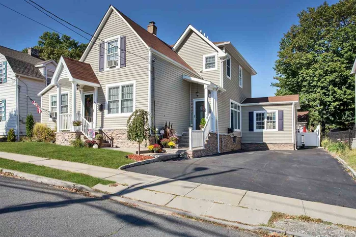 GORGEOUS RENOVATED BOTH IN & OUT COLONIAL W/OPEN FLOOR PLAN, IST LEVEL OFFERS ENT FOYER, LG LR, FDR, FAM RM, POWDER RM.GOURMET KITCHEN WFRENCH DOORS TO TREX DECK OVERLOOKING I/G POOL + INLAW SUITE.2ND LEVEL FEATURES 4 BEDROOMS, 2 FBATHS PLUS MUCH MORE AND JUST MINUTES TO NYC BUS, SCHOOLS, SHOPPING..